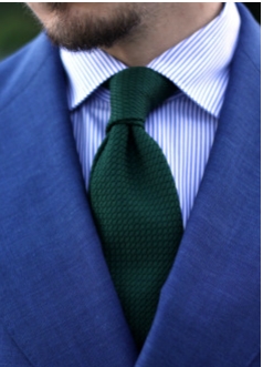 mple rige poukamiso-prasini gravata