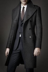 total black outfit, karo mauro palto