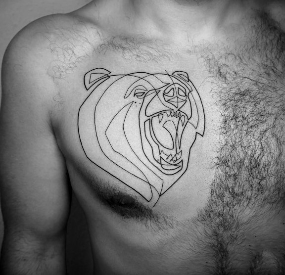 αρκούδα στο στήθος τατουάζ