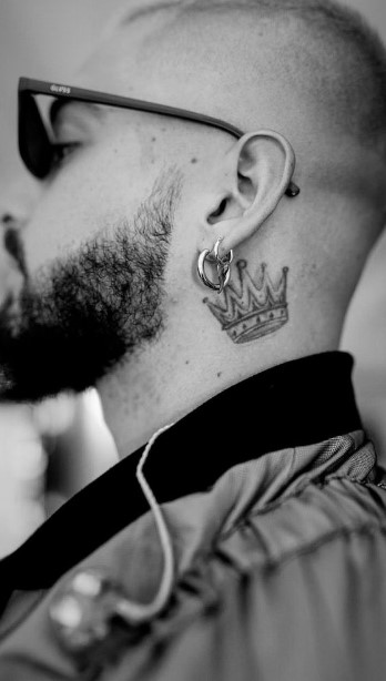 τατουάζ κορόνα λαιμό tattoo