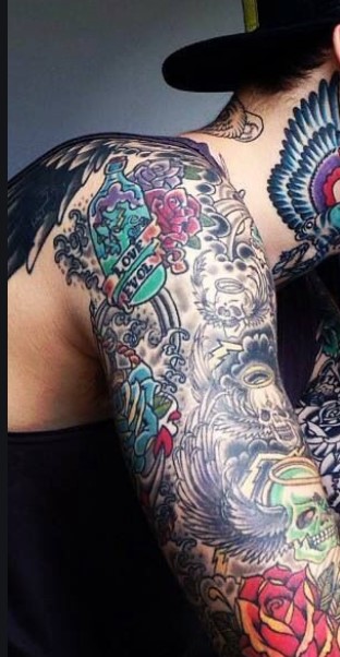 Χρωματιστό σχέδιο τατουάζ για άνδρα