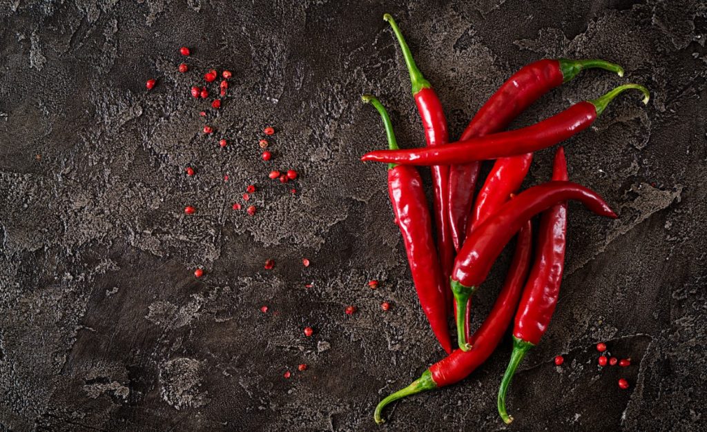 Οι καυτερές πιπεριές αυξάνουν τον μεταβολισμό μας και άρα τις θερμίδες που καίμε