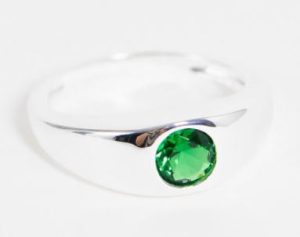 ασημί δαχτυλίδι με πράσινη πέτρα