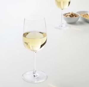 ποτήρι με λευκό κρασί