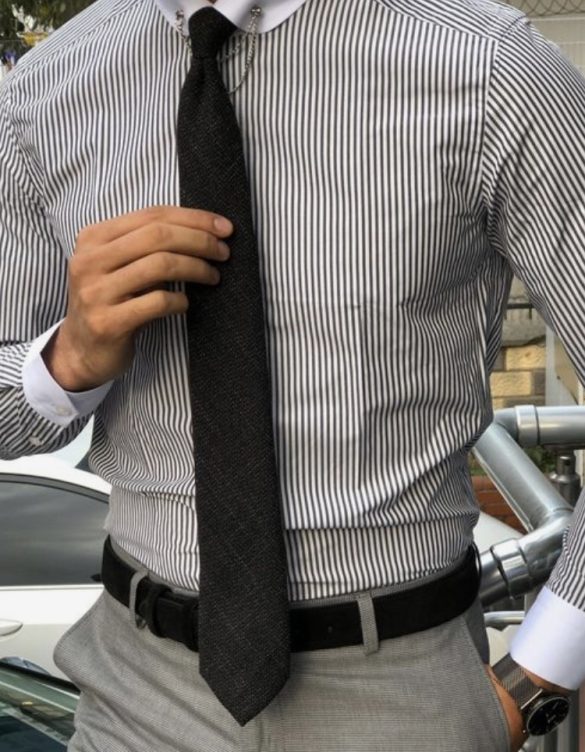 ριγέ πουκάμισο με γραβάτα